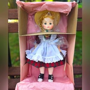 Madame Alexander McGuffy Ana #1525 1970s. 14". Brand New. Mint.